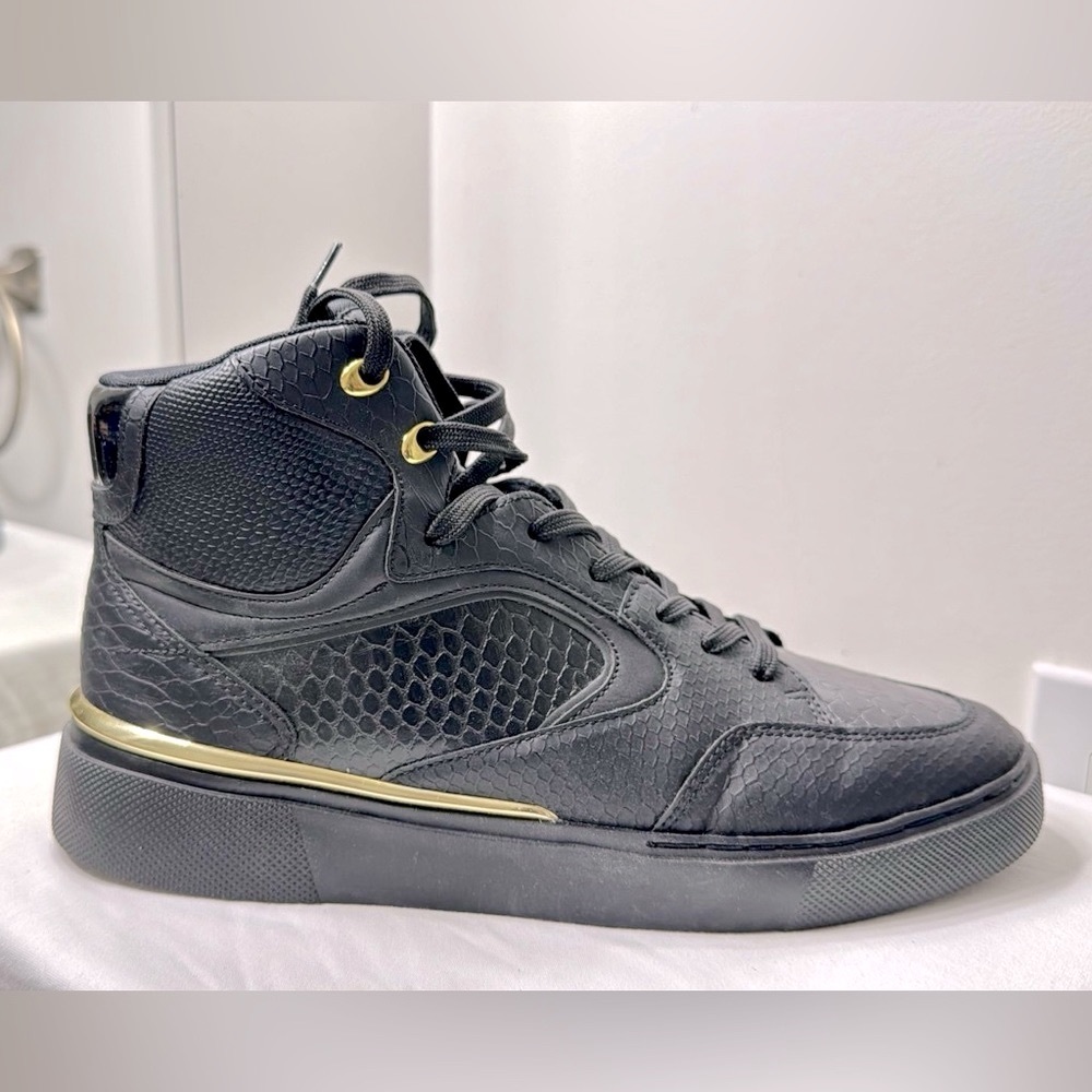 BLACK
10
HIGH TOP SNEAKERS - ZARA LIGHT
Black